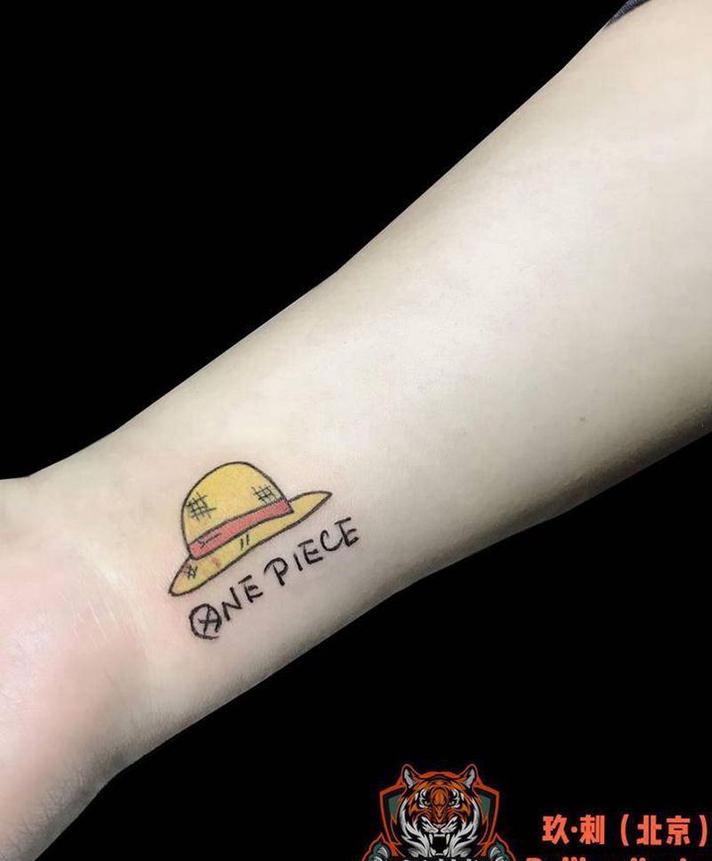 海贼王纹身图片_手臂几何水彩海贼王纹身图案