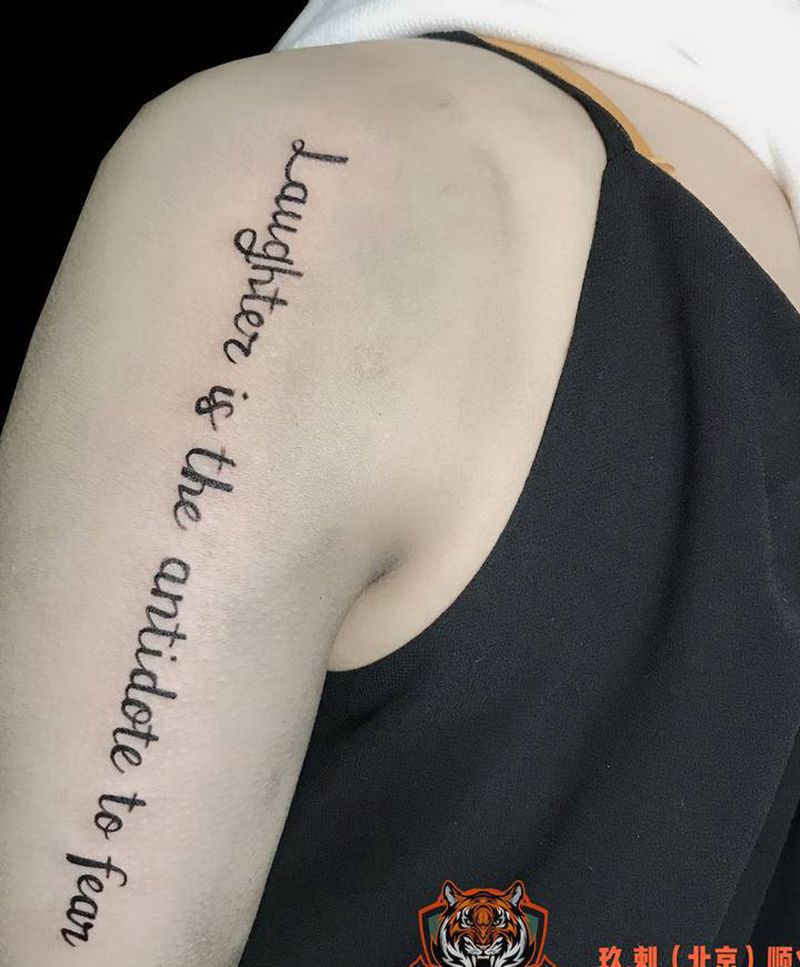 字母纹身图片_手臂花体字纹身图案