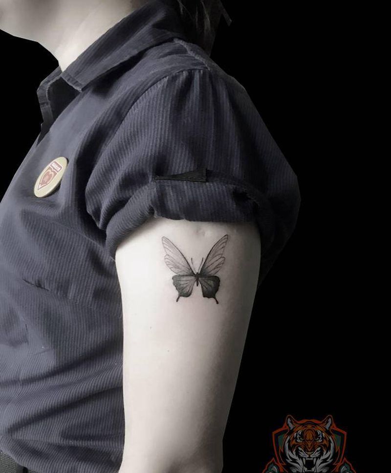 蝴蝶纹身图片_手臂老传统蝴蝶纹身图案