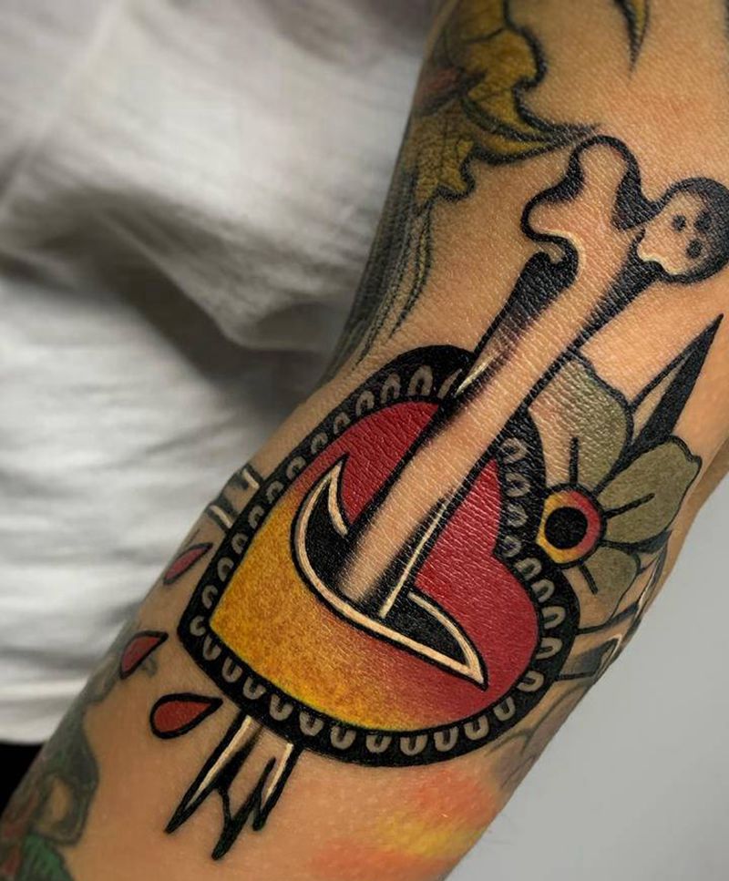 无题纹身图片_手臂Old School心形纹身彩色纹身胳膊弯纹身图案