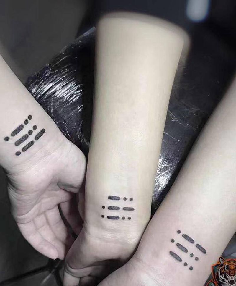 摩丝密码纹身图片_手臂图腾摩丝密码纹身图案