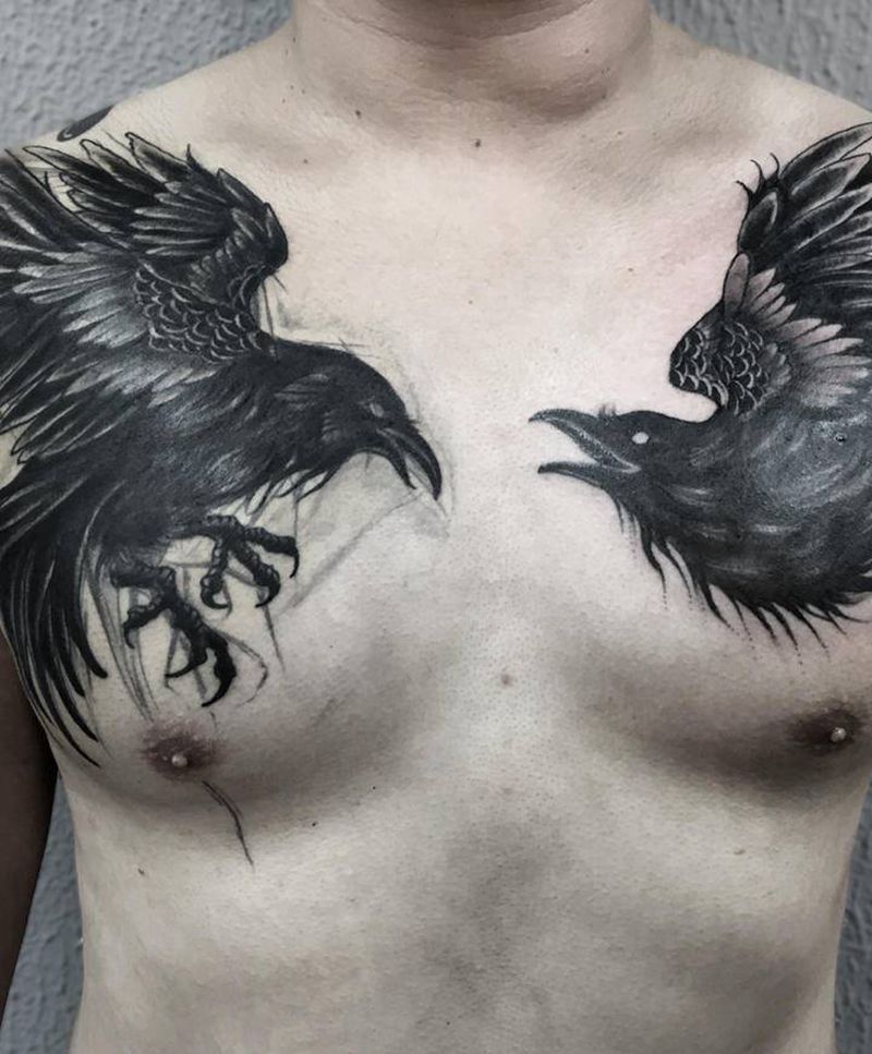 米亚的遮盖纹身图片_胸部Old School图腾遮盖乌鸦纹身图案