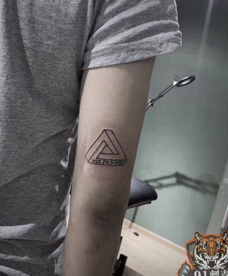 几何纹身图片_手臂几何纹身图案