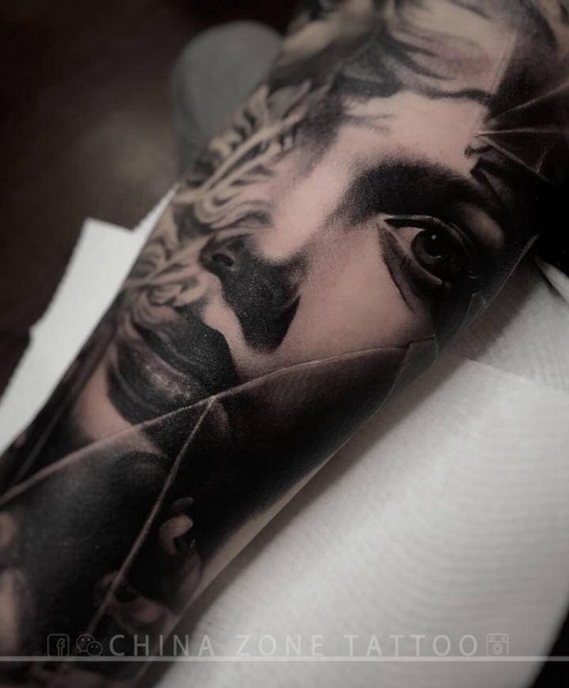 千贺宗Fiona作品纹身图片_手臂手部欧美写实水墨人物肖像素描纹身图案