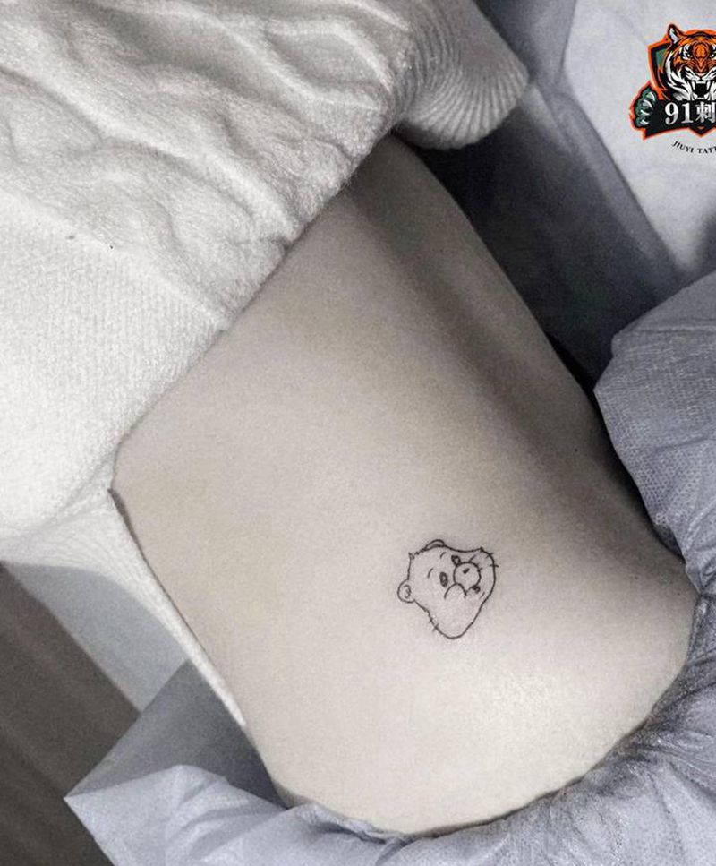 小熊纹身图片_臀部腰部几何熊纹身图案