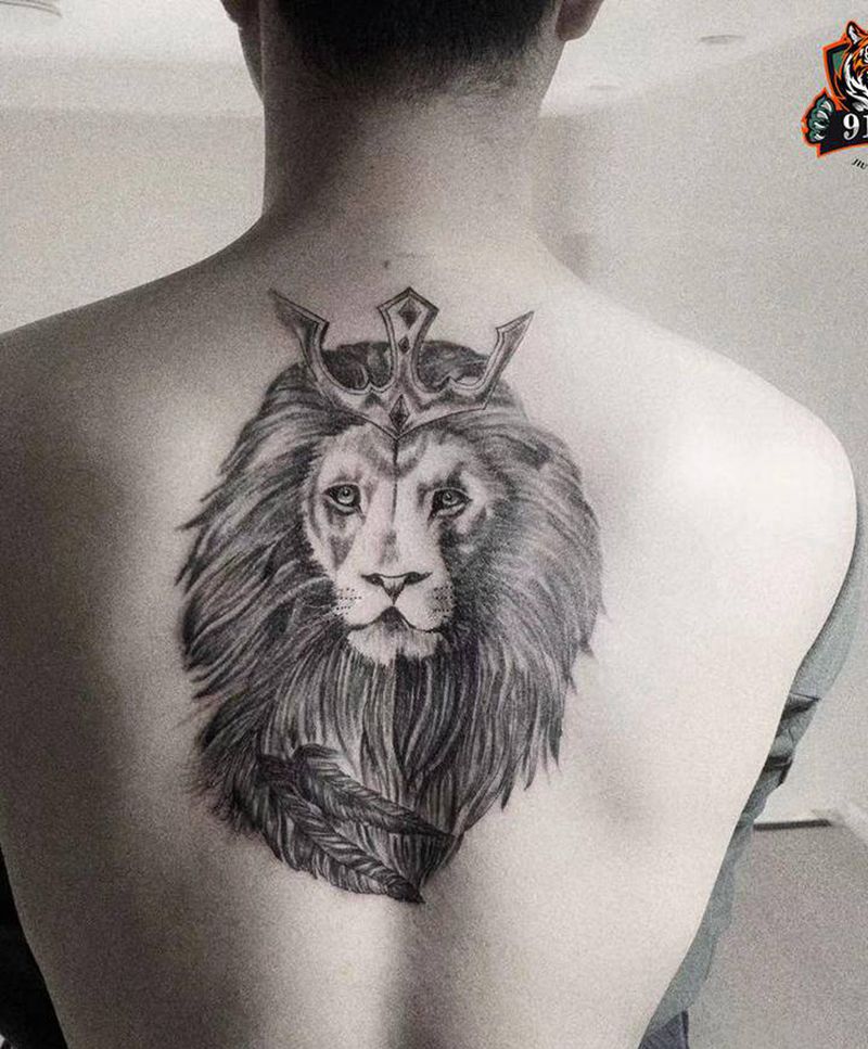后背狮子纹身图片_背部欧美写实狮子纹身图案