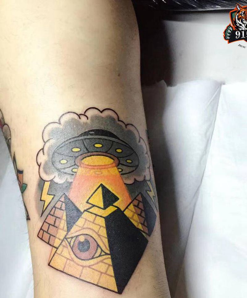 金字塔纹身图片_腿部New School金字塔纹身图案