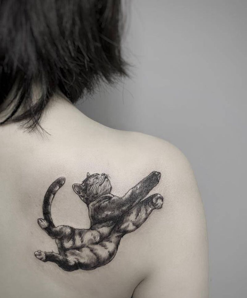 喵星人纹身图片_肩部背部欧美写实点刺猫纹身后肩猫纹身动物纹身纹身图案