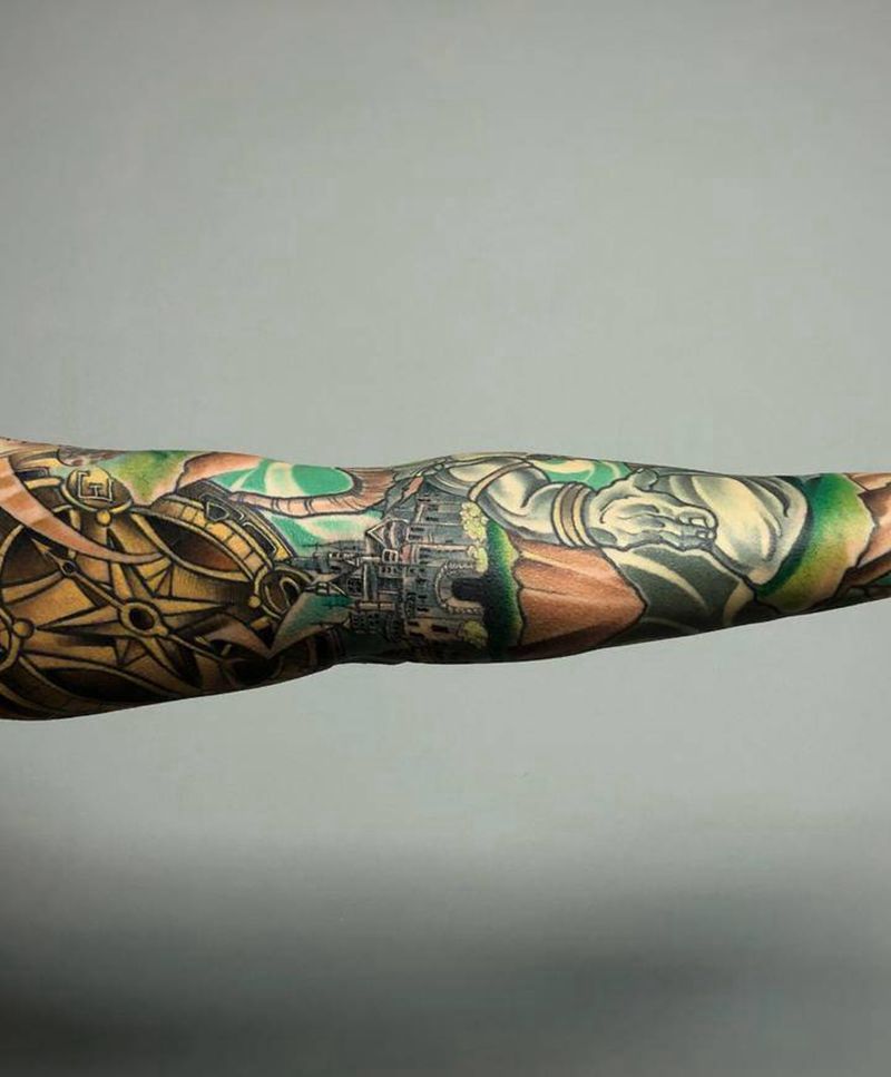 黄金罗盘纹身图片_手臂New School卡通纹身钟表纹身指南针纹身图案