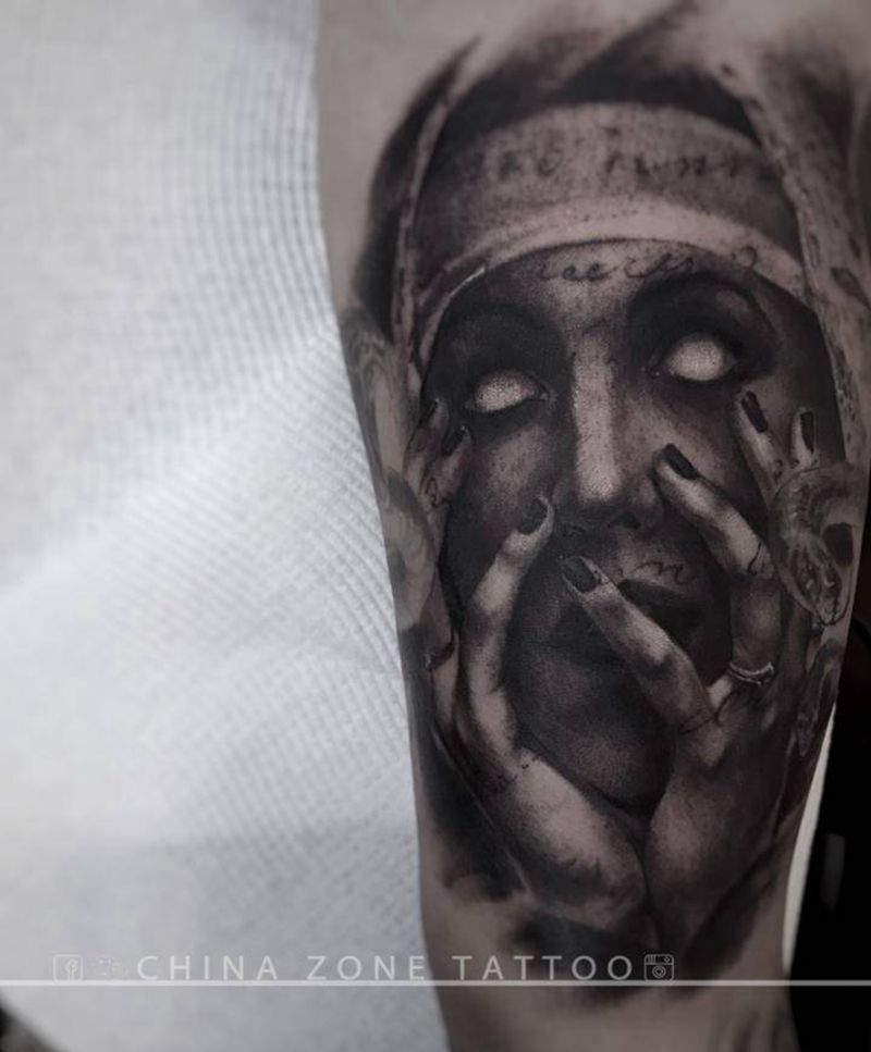 fiona作品纹身图片_手臂手部欧美写实水墨肖像纹身图案