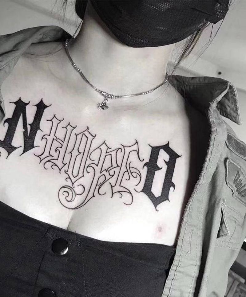 花体字纹身图片_胸部花体字纹身图案