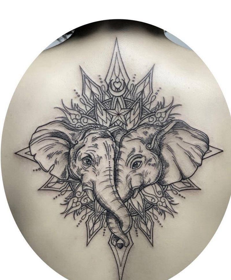 象神纹身图片_背部几何点刺象神大象发财象纹身图案