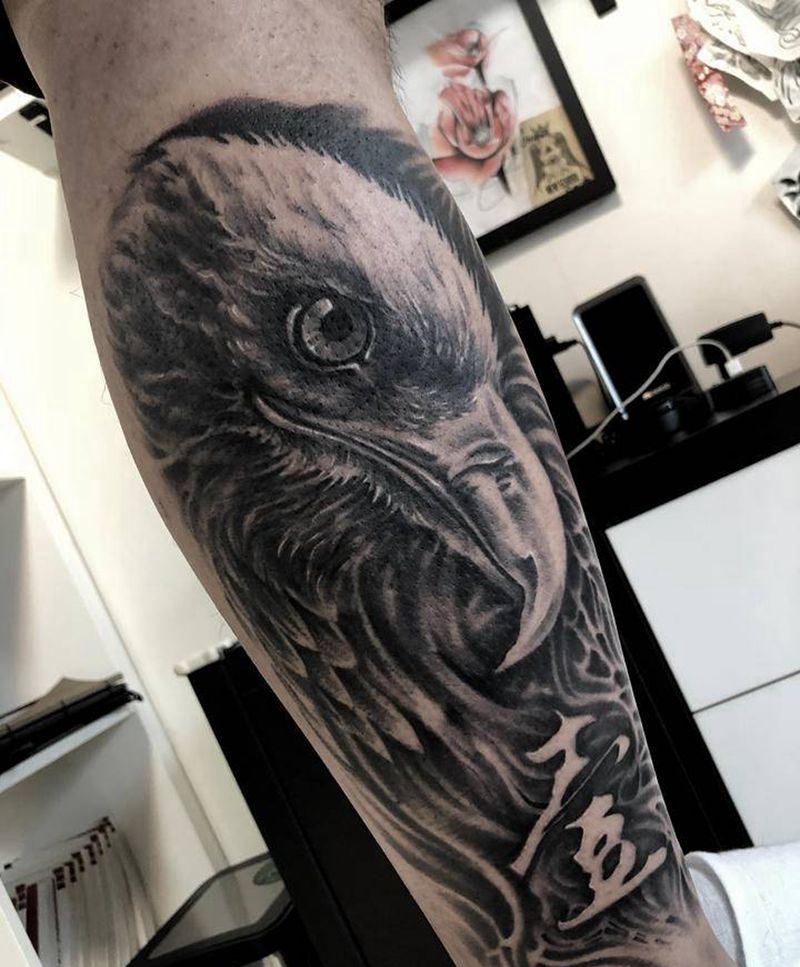 雄鹰纹身图片_腿部欧美写实点刺鹰老鹰雄鹰纹身图案