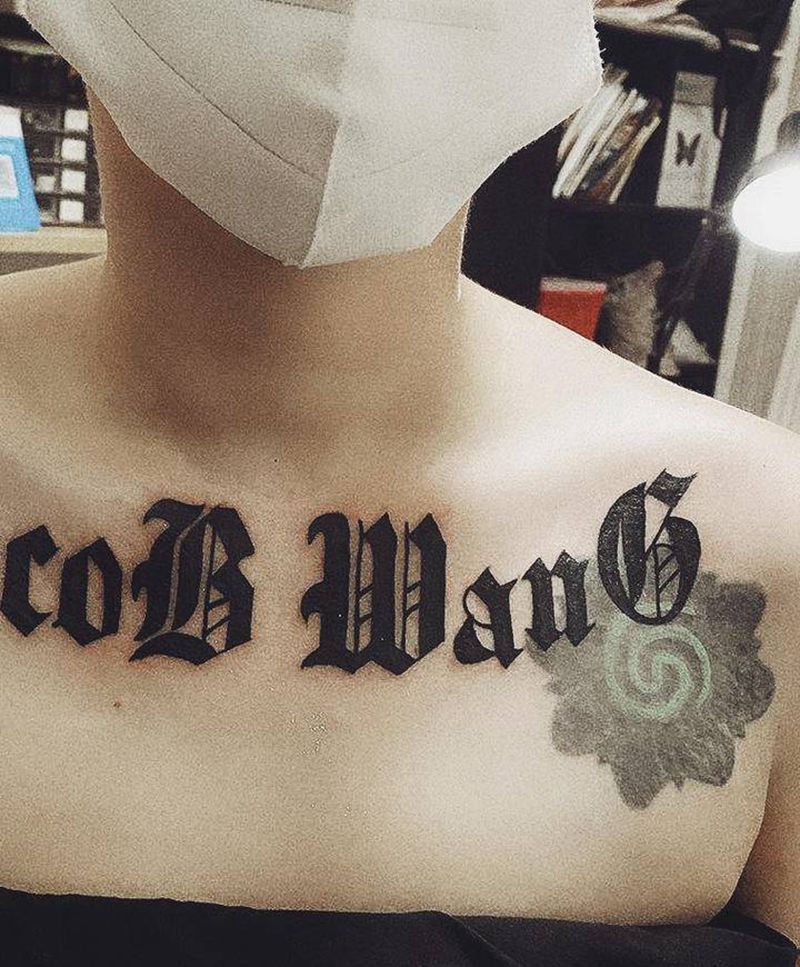 花体字纹身图片_胸部花体字纹身图案