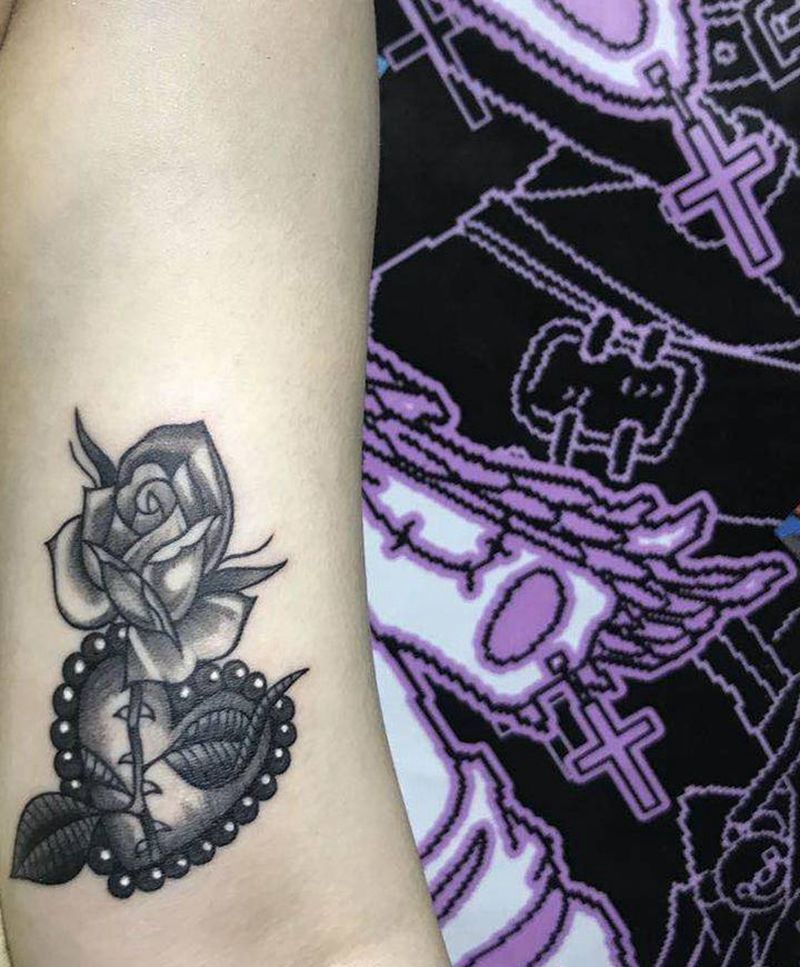 school花纹身图片_手臂Old School纹身图案