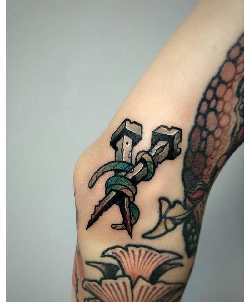 钉儿纹身图片_手臂New School欧美写实钉子钉小钉子纹身图案