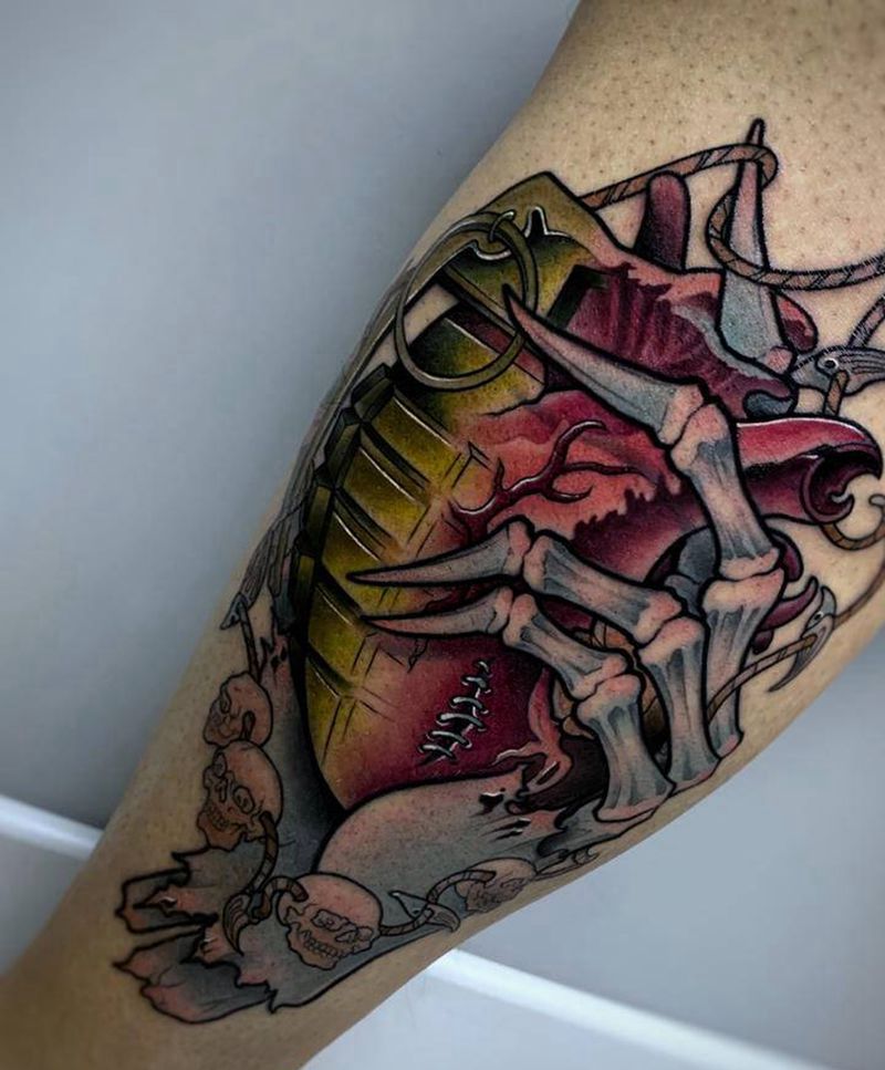 心雷纹身图片_脚部腿部欧美写实New School心脏纹身手雷纹身彩虹手雷纹身图案