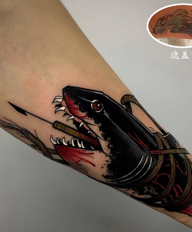 鲨鱼遮盖纹身图片_手臂手部New School欧美写实遮盖纹身鲨鱼纹身鲨鱼遮盖纹身图案