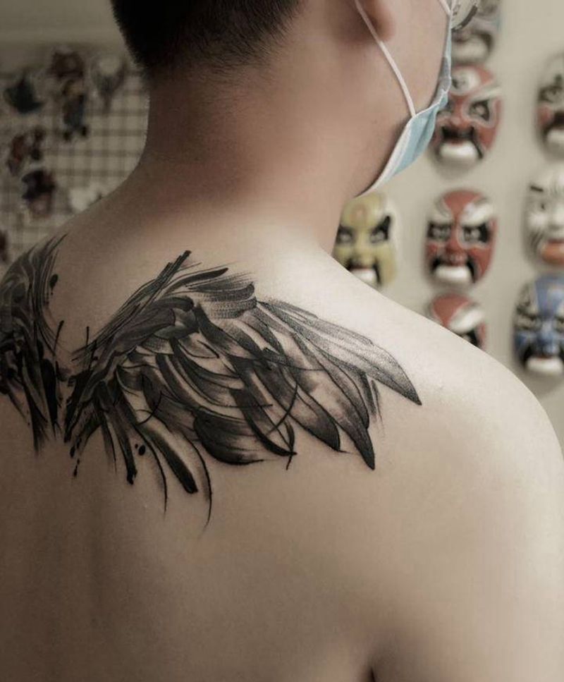 翅膀纹身图片_背部水墨水彩翅膀纹身图案