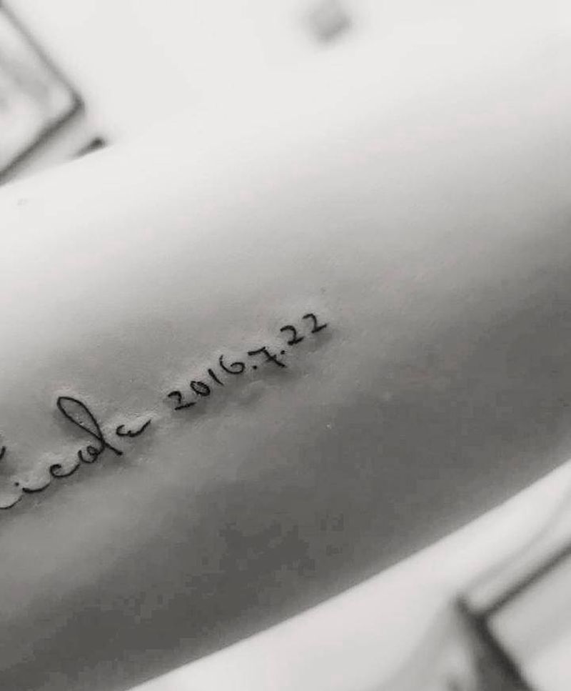 字母纹身图片_手臂花体字纹身图案