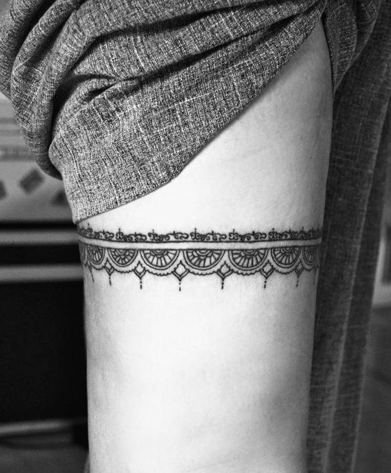 腿环纹身图片_腿部点刺几何纹身图案