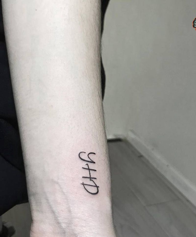 小清新纹身图片_手臂花体字纹身图案