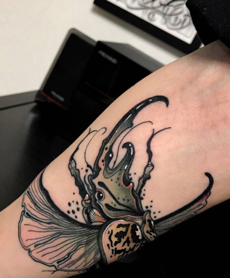 独角仙纹身图片_手臂手部New School新传统昆虫独角仙甲虫纹身图案