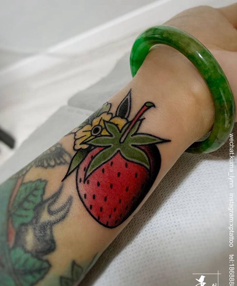 草莓果纹身图片_手臂手部Old SchoolNew School草莓水果水果纹身纹身图案
