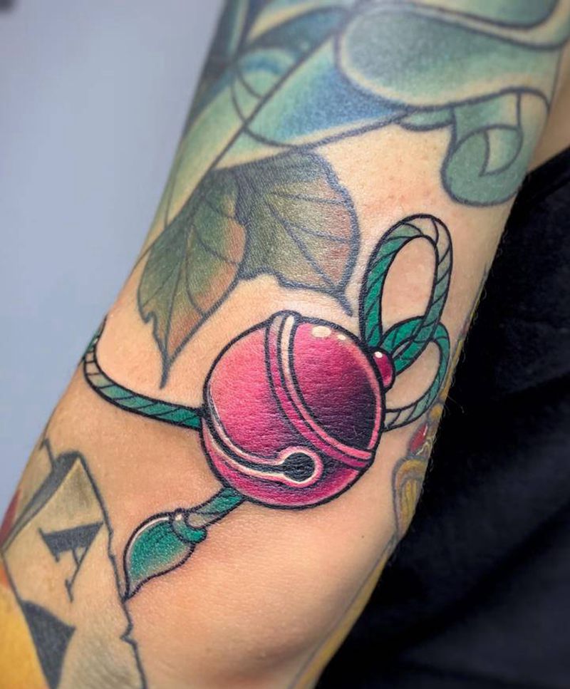 粉铃纹身图片_手臂New SchoolOld School铃铛叮当卡通铃铛纹身图案