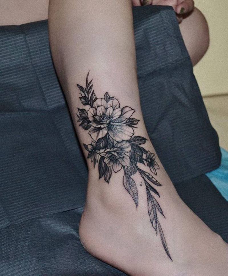 素花纹身图片_脚部点刺素花纹身图案