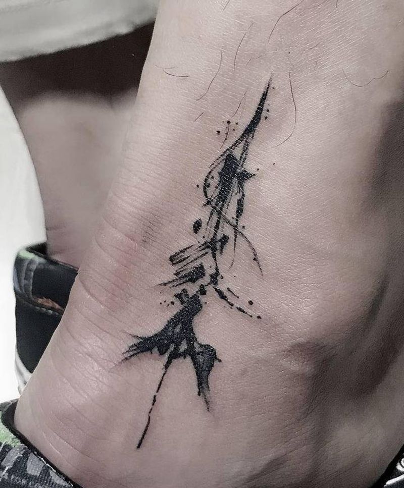 泼墨字纹身图片_脚部水墨纹身图案