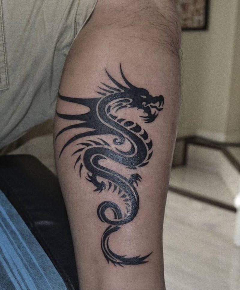 图腾龙纹身图片_腿部图腾龙纹身图案