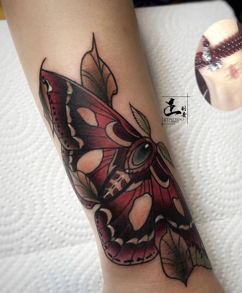 飞蛾纹身图片_手臂手部New SchoolOld School昆虫蝴蝶飞蛾纹身图案
