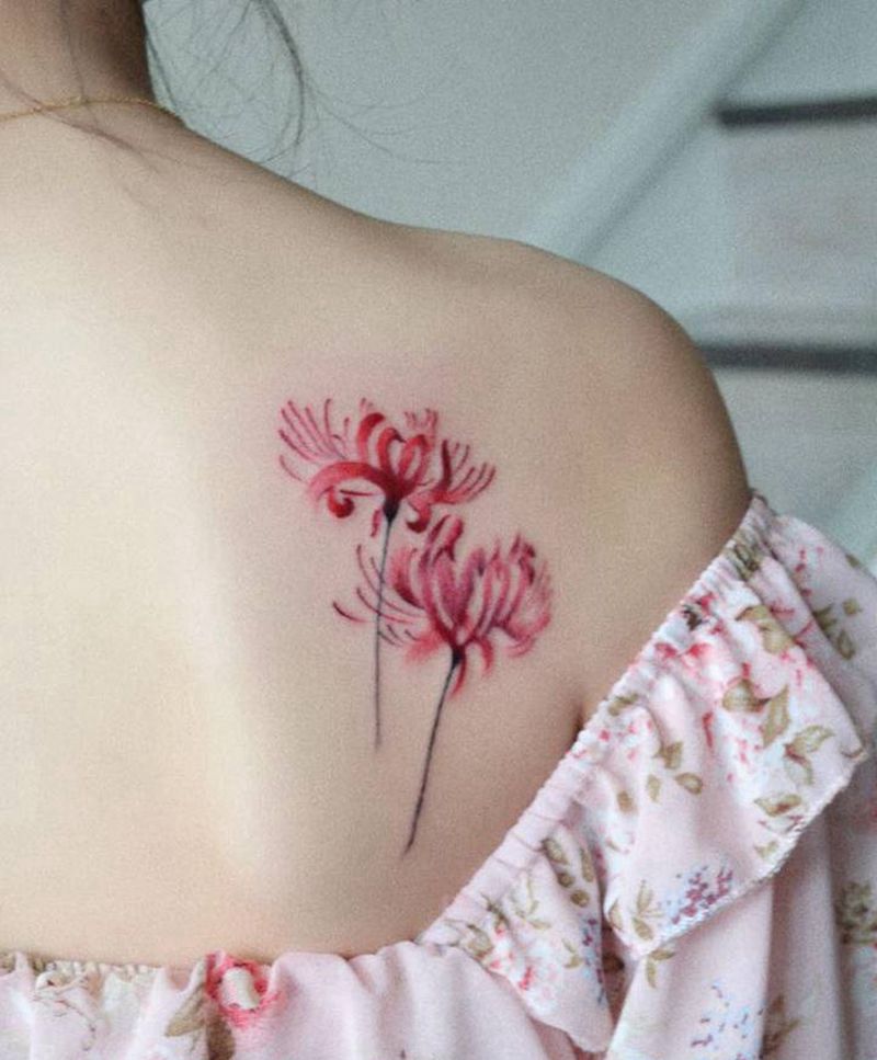 彼岸花纹身图片_背部水彩彼岸花纹身图案