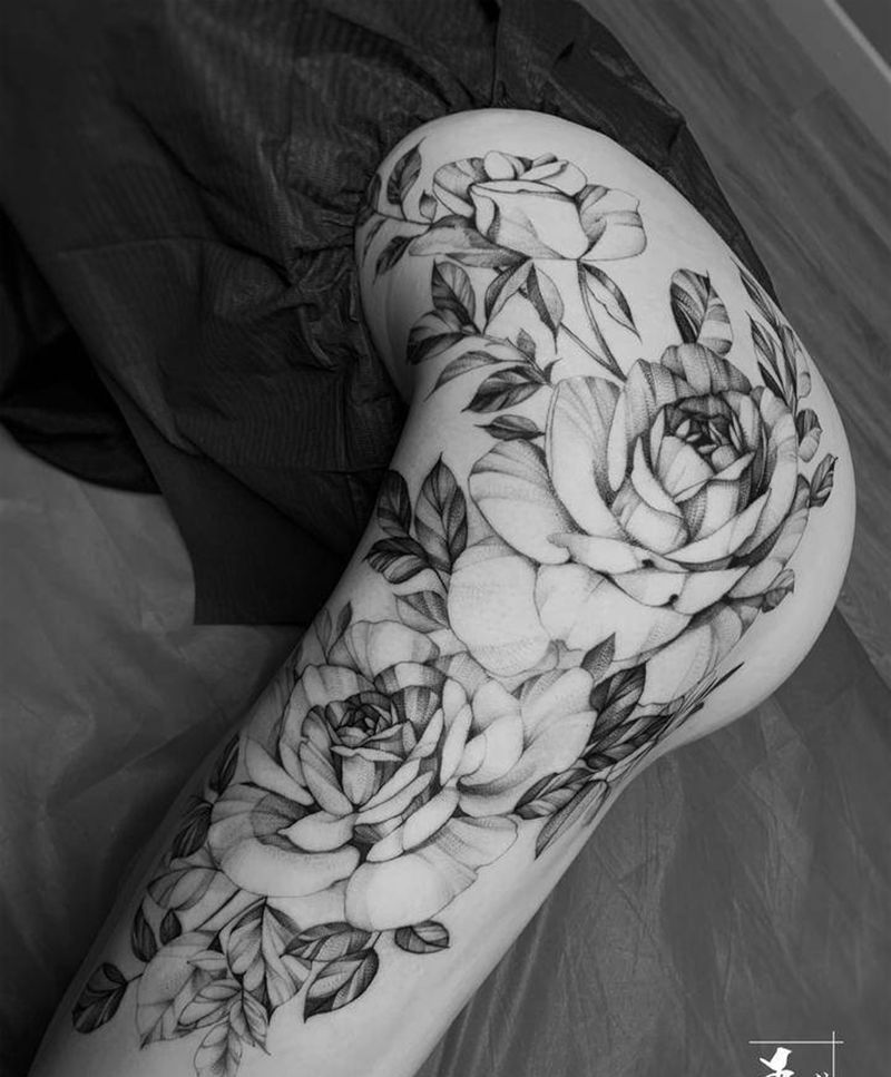 大腿素花纹身图片_臀部腿部点刺图腾花素花清新纹身图案