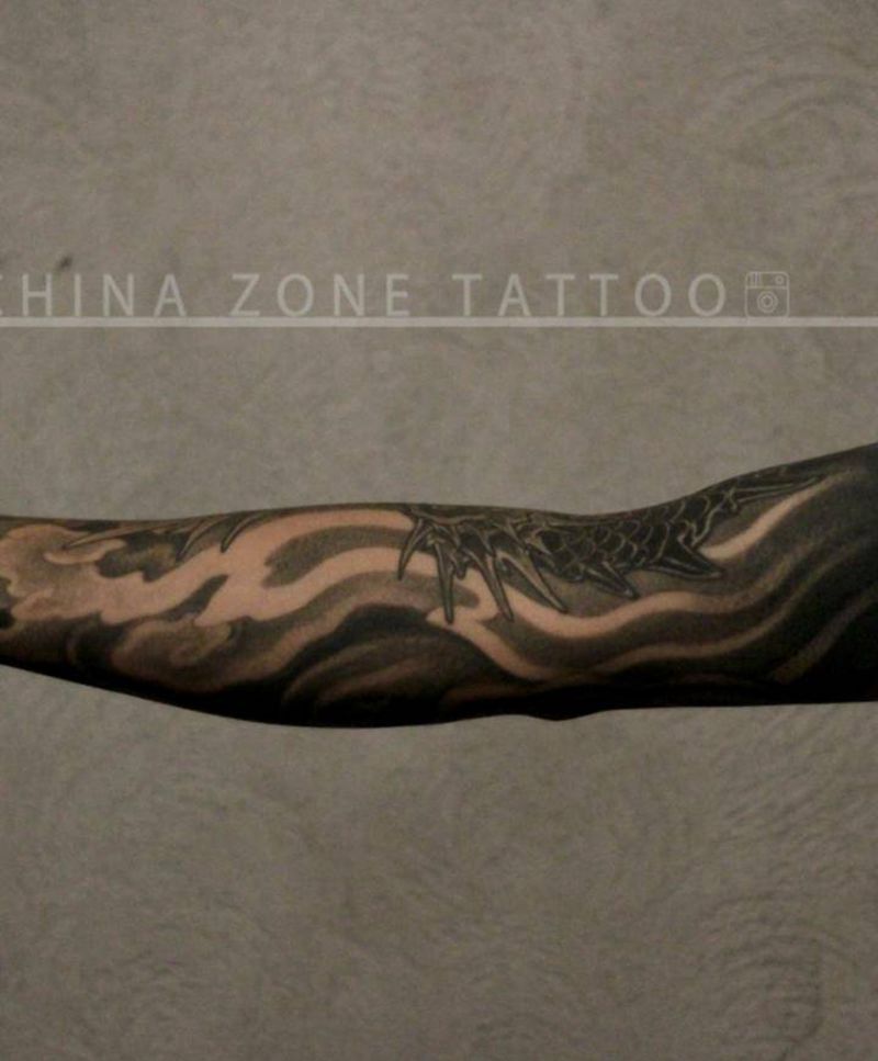 王位作品纹身图片_手臂手部新传统水墨龍龙遮盖纹身图案