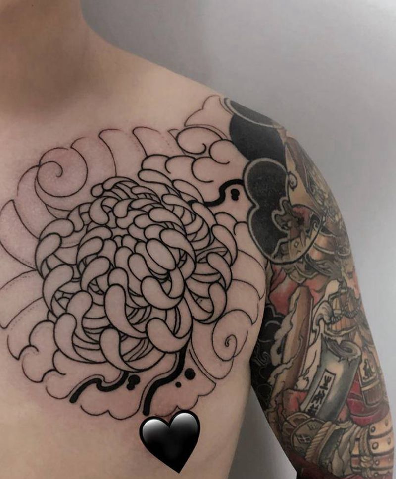 衔接半胛纹身图片_胸部肩部老传统Old School菊花日式菊花日式半胛纹身图案