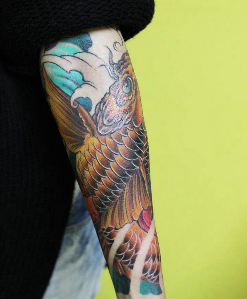 金鲤鱼纹身图片_手臂新传统New School鲤鱼招财鱼纹身图案