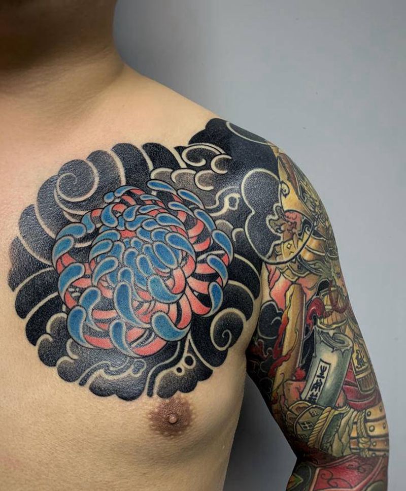 衔接半胛纹身图片_肩部胸部老传统Old School菊花纹身日式纹身板雾纹身图案