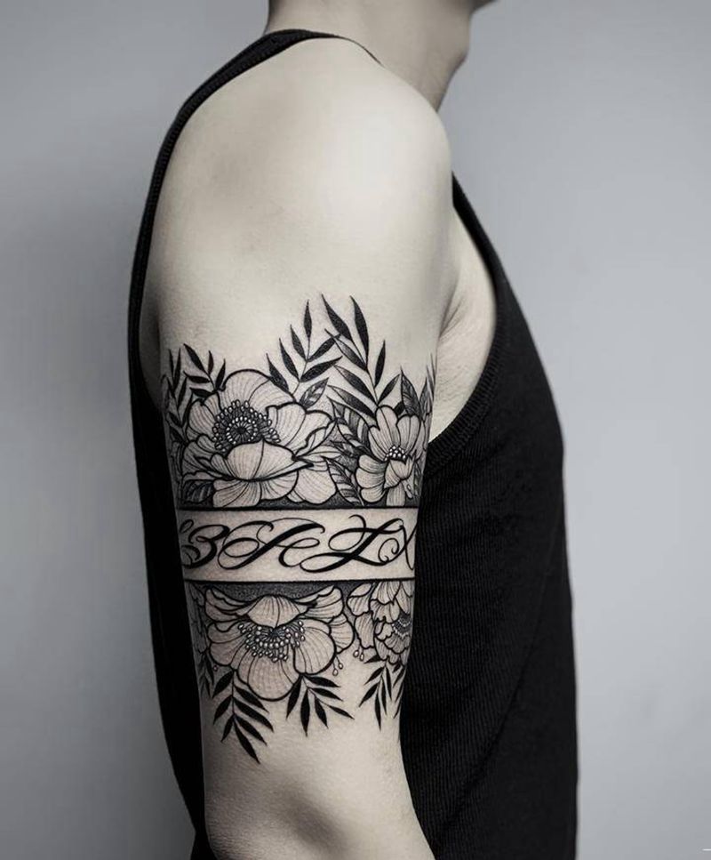 素花臂环纹身图片_手臂点刺图腾素花花体字臂环纹身图案