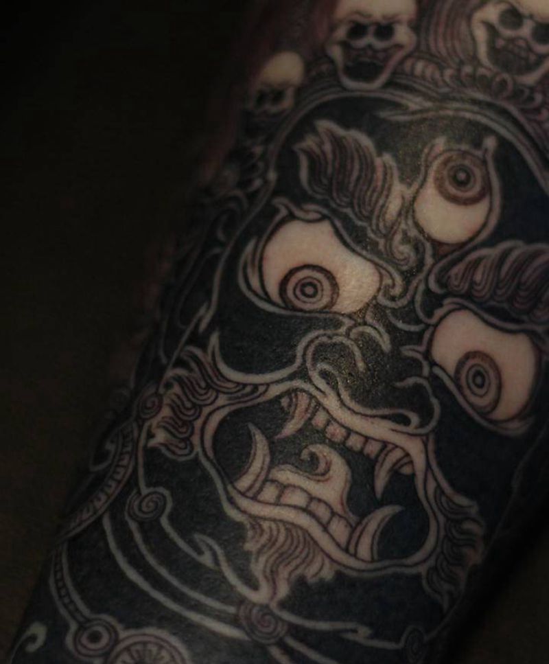 大黑天纹身图片_手臂手部新传统水墨大黑天云雾火纹身图案