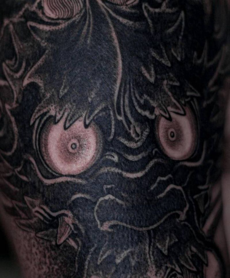 龍首纹身图片_手臂肩部新传统水墨龍纹身图案