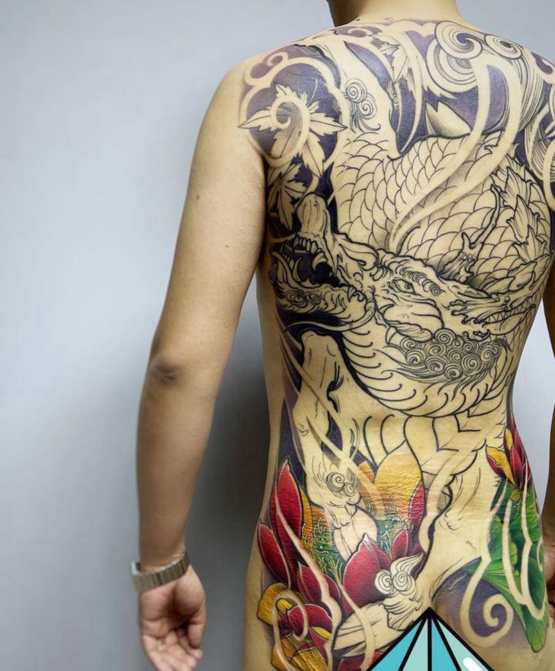 麒麟满背纹身图片_背部臀部新传统New School麒麟瑞兽神兽纹身图案
