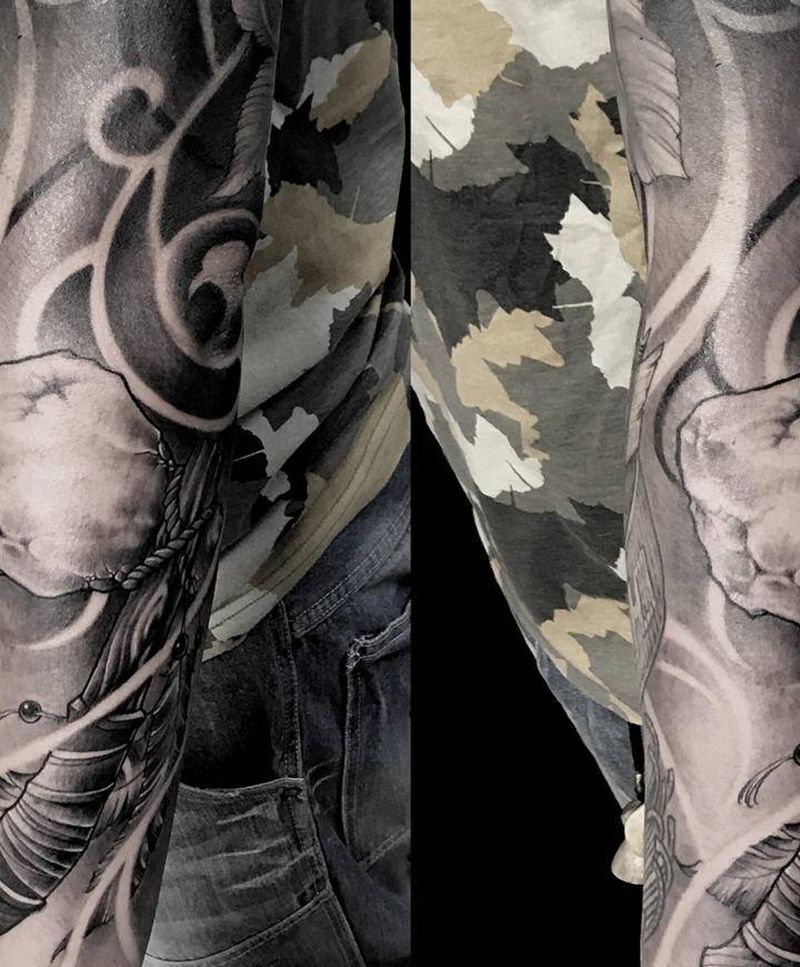 石器时代纹身图片_手臂欧美写实点刺斧头锤子武器纹身图案