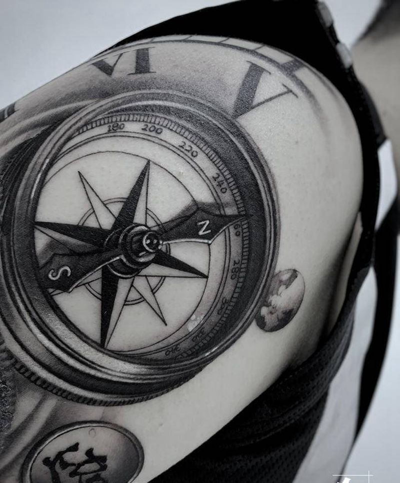 指南针纹身图片_手臂肩部欧美写实几何怀表罗盘指南针纹身图案