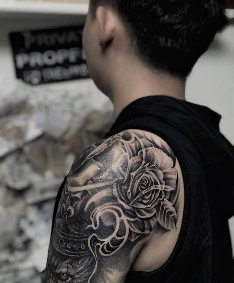 狮王遮盖纹身图片_手臂肩部欧美写实点刺动物狮子野兽纹身图案