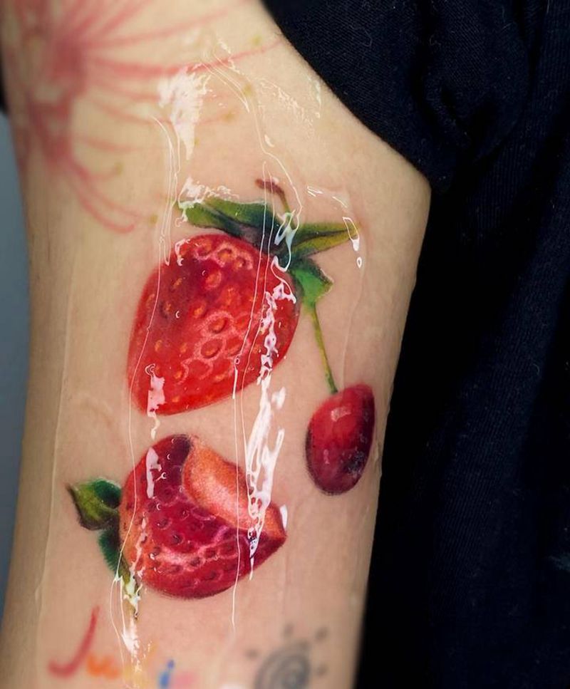 草莓纹身图片_手臂手部欧美写实水彩草莓水果樱桃纹身图案