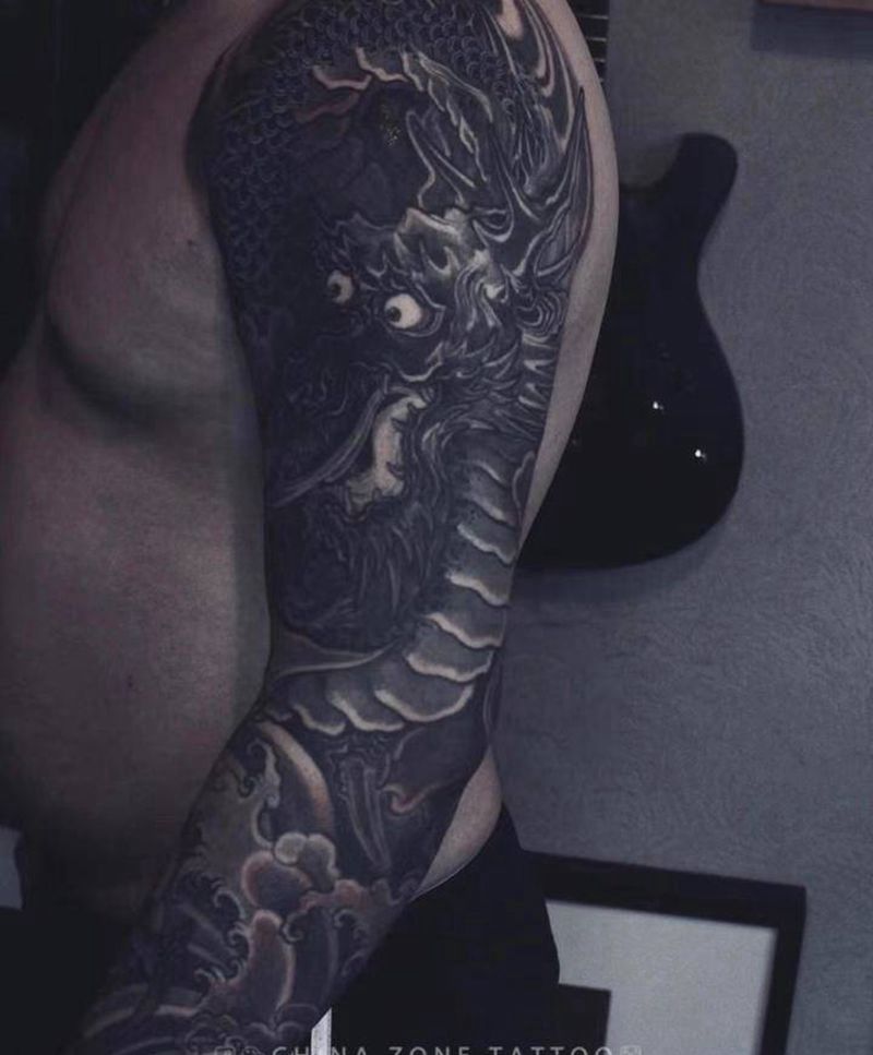 龍纹身图片_手部手臂新传统水墨龙龍云纹身图案