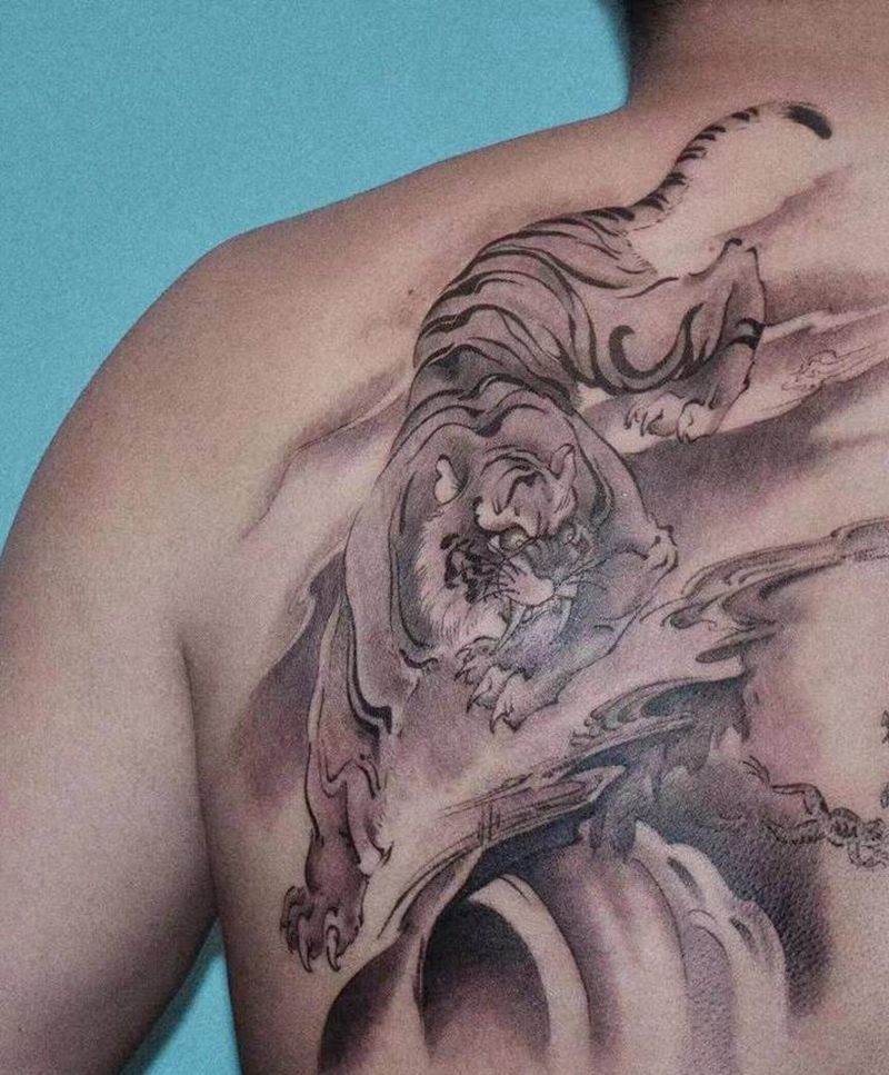 虎纹身图片_背部新传统纹身图案