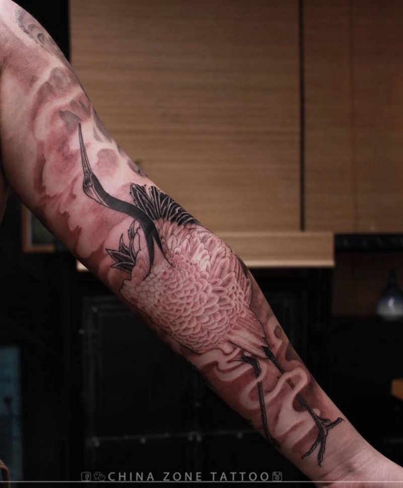 整臂局部纹身图片_手臂手部水墨水彩山水鹤纹身图案